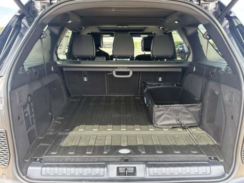 New 2025 Land Rover Discovery S image 7