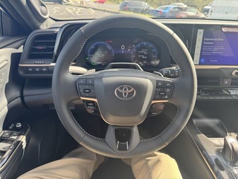 New 2025 Toyota Crown Signia Limited image 20