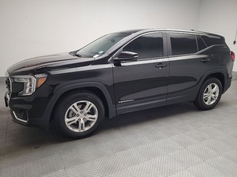 Used 2022 GMC Terrain SLE image 2