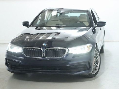 Used 2020 BMW 530i xDrive w/ Premium Package image 3
