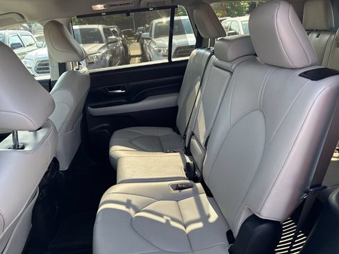Used 2024 Toyota Grand Highlander AWD image 35