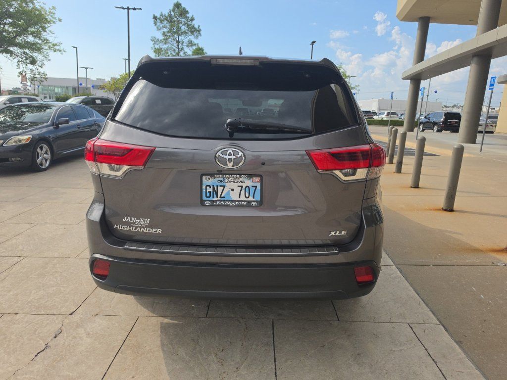 Used 2019 Toyota Highlander XLE FWD image 7