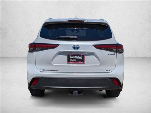 Used 2023 Toyota Highlander XLE image 7