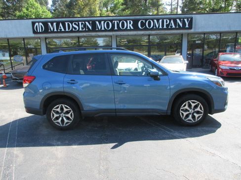 Used 2021 Subaru Forester Premium image 4