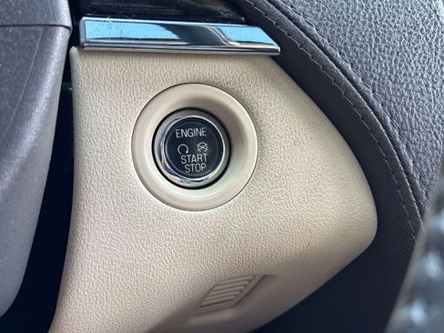 Used 2013 Lincoln MKS FWD image 26