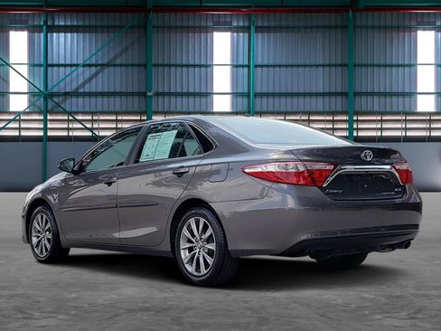 Used 2017 Toyota Camry XLE FWD image 3