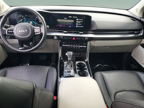 Used 2024 Kia Carnival SX Prestige image 11