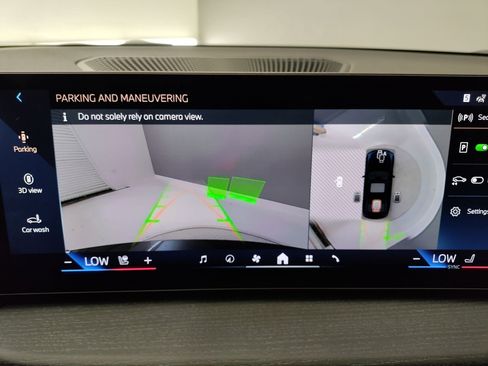 Used 2025 BMW 330i Sedan w/ Convenience Package image 20