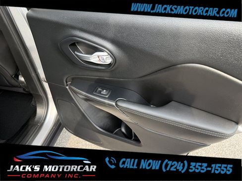 Used 2016 Jeep Cherokee Limited AWD/4WD image 31