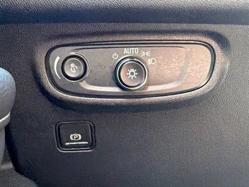 Used 2024 GMC Terrain SLE FWD image 36