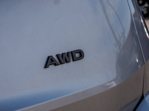 Used 2025 Nissan Rogue SV AWD/4WD image 11