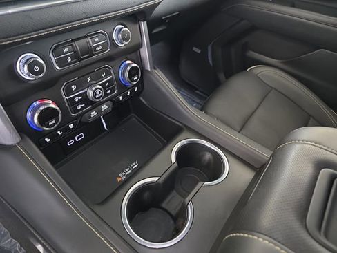 Used 2023 GMC Yukon SLT w/ SLT Premium Package AWD/4WD image 25
