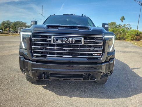 Used 2025 GMC Sierra 2500 AT4 w/ AT4 Premium Plus Package image 4