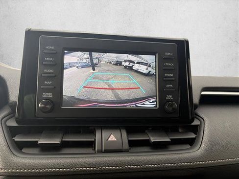Used 2019 Toyota RAV4 LE AWD/4WD image 10