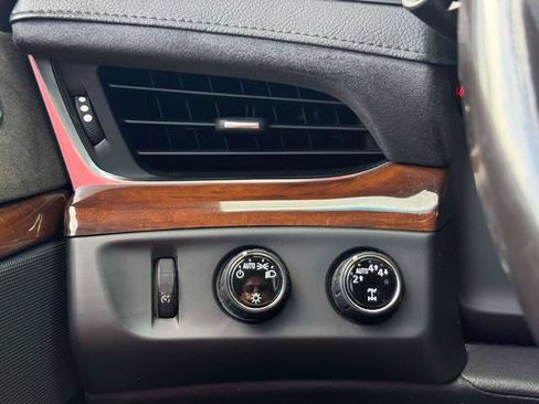 Used 2019 Cadillac Escalade Luxury AWD/4WD image 23