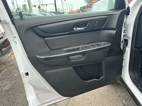 Used 2017 Chevrolet Traverse LT w/ Style and Technology Package image 12