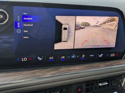 Used 2025 Chevrolet Suburban Z71 image 21