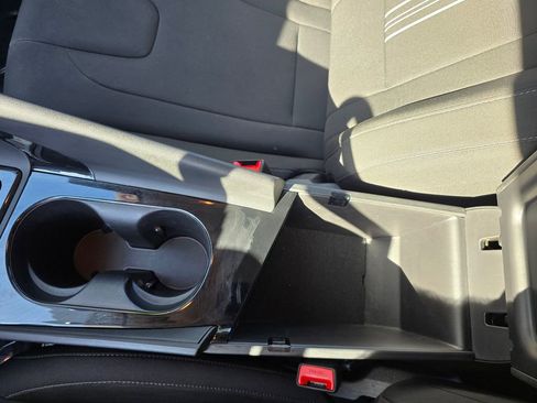 Used 2024 Hyundai Elantra Blue image 26