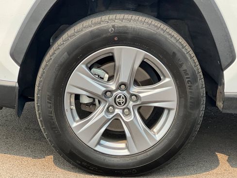 Used 2022 Toyota RAV4 LE AWD/4WD image 25