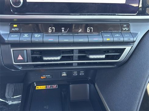 Used 2025 Toyota Camry LE image 27