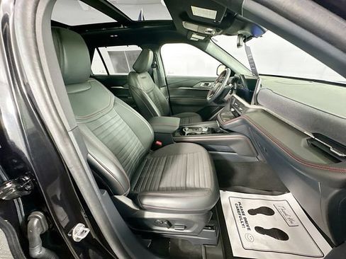 Certified 2025 Ford Explorer ST-Line w/ Premium Package AWD/4WD image 36