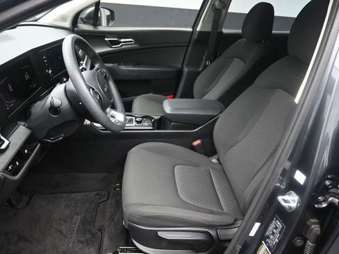 Used 2025 Kia Sportage LX AWD/4WD image 18