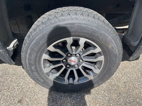 Used 2021 GMC Sierra 1500 AT4 w/ AT4 Premium Package AWD/4WD image 12
