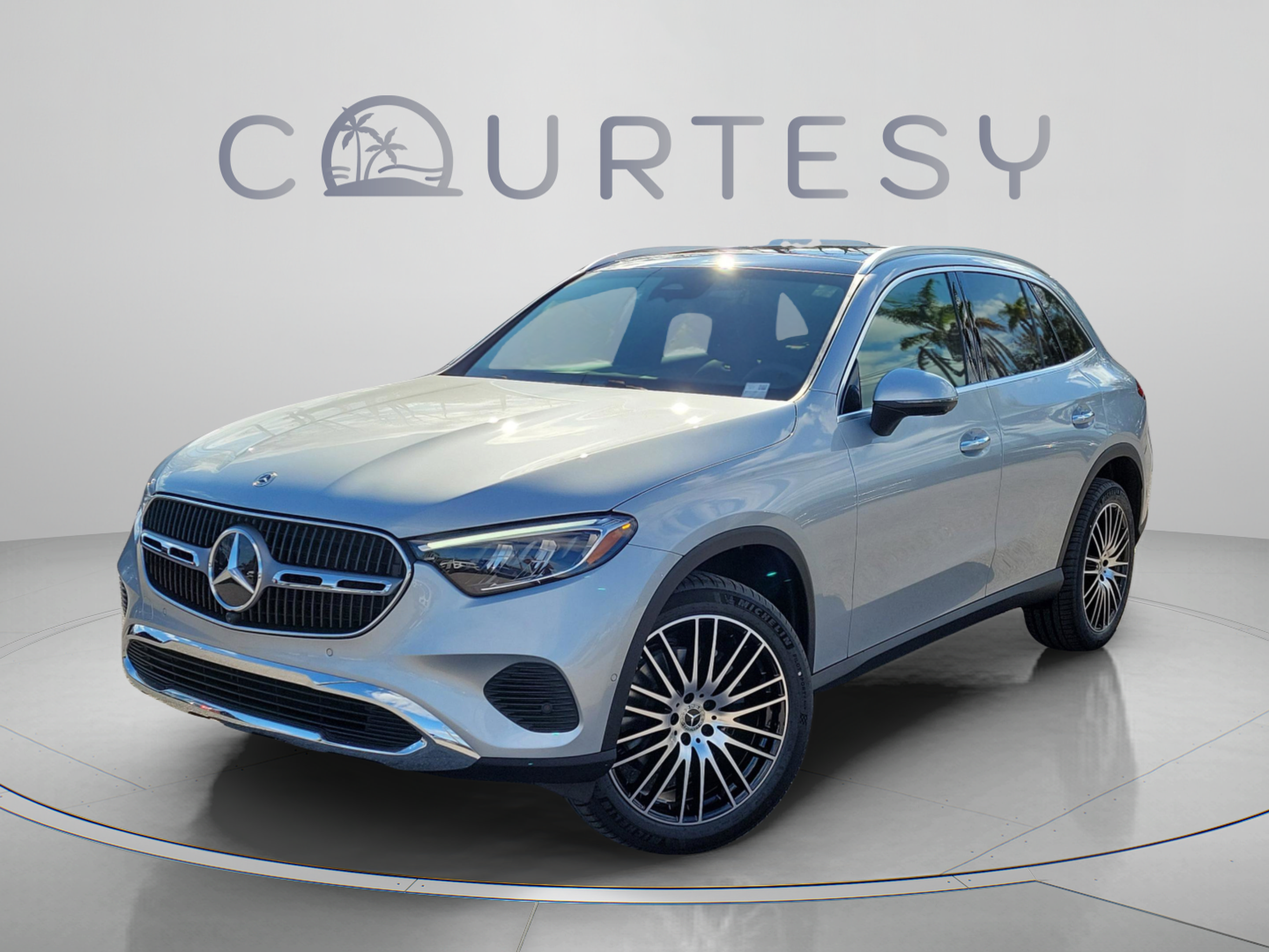 Certified 2026 Mercedes-Benz GLC 300 image 2