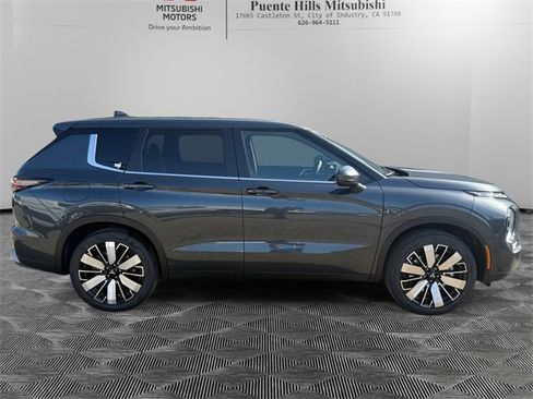 New 2026 Mitsubishi Outlander SE image 4