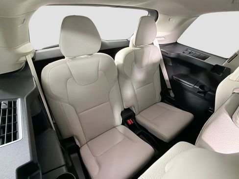 Used 2023 Volvo XC90 B5 Core image 28
