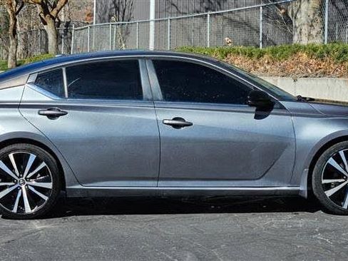 Used 2020 Nissan Altima 2.5 SR w/ Premium Package FWD image 6