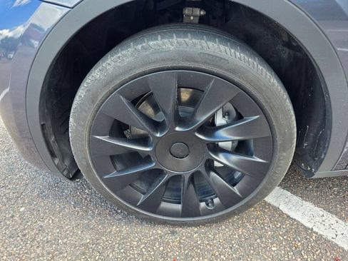 Used 2023 Tesla Model Y Long Range AWD/4WD image 30