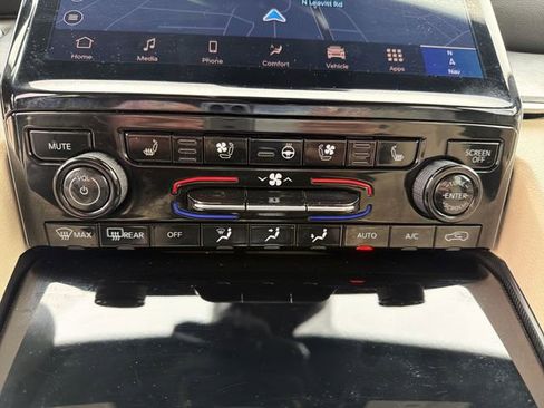 Used 2024 Jeep Grand Cherokee L Limited w/ Luxury Tech Group II image 21