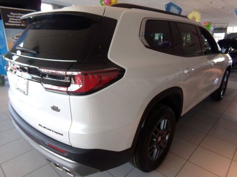New 2025 GMC Acadia Elevation image 6