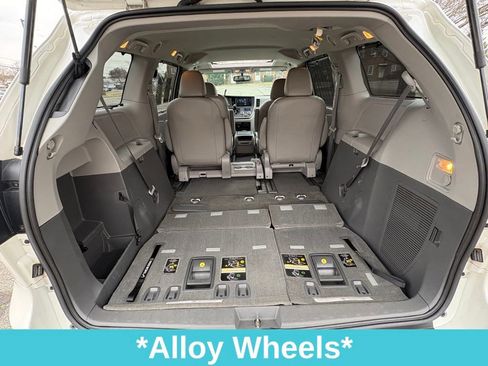 Used 2015 Toyota Sienna XLE image 22