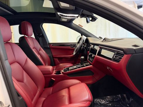 Certified 2024 Porsche Macan S AWD/4WD image 16