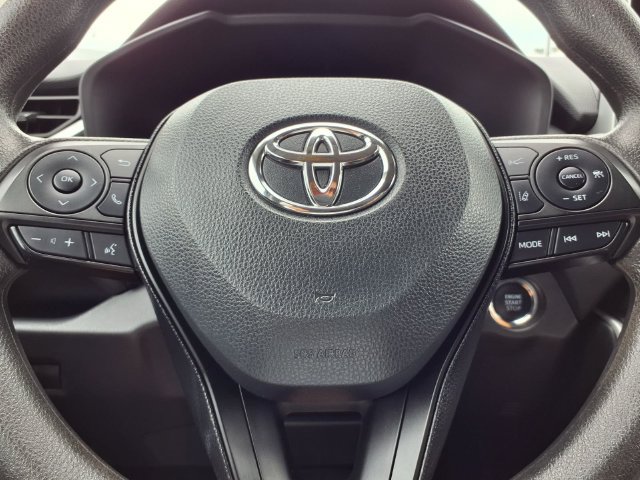 Used 2025 Toyota RAV4 XLE AWD/4WD image 13