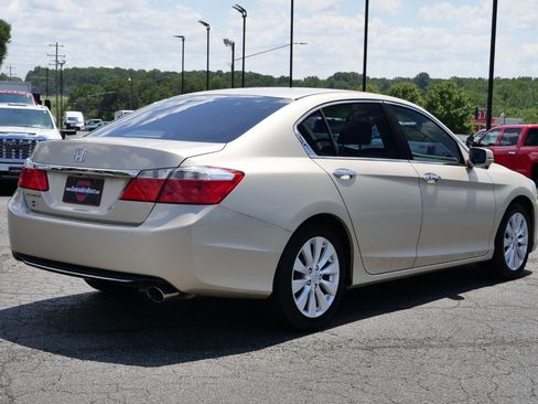 Used 2015 Honda Accord EX image 9
