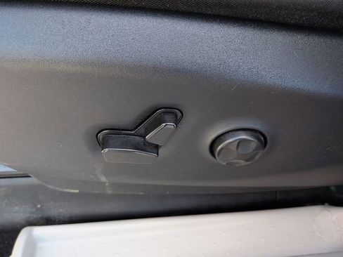 Used 2024 Chrysler Pacifica Touring-L image 16