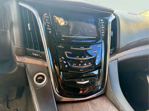 Used 2015 Cadillac Escalade ESV Premium RWD image 18