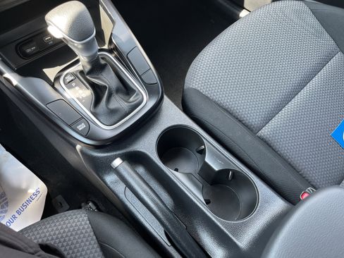 Used 2025 Kia Soul LX w/ LX Technology Package FWD image 25