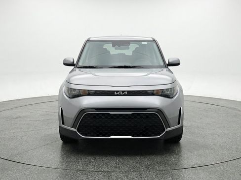 Used 2025 Kia Soul LX w/ LX Technology Package FWD image 2