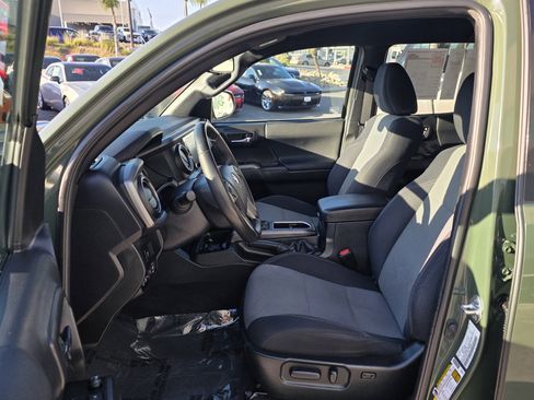 Used 2022 Toyota Tacoma TRD Sport image 13