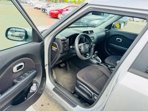 Used 2016 Kia Soul FWD image 9