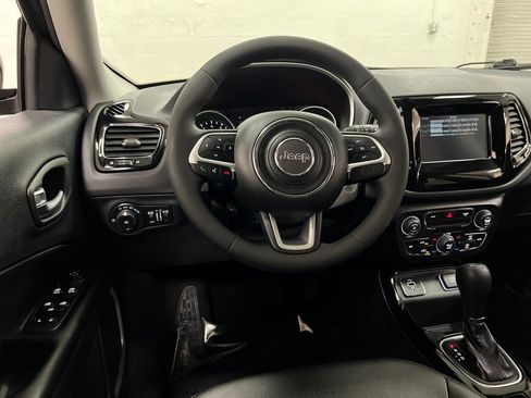 Used 2021 Jeep Compass Latitude image 14