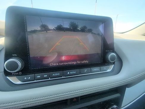 Used 2025 Nissan Rogue SV FWD image 14