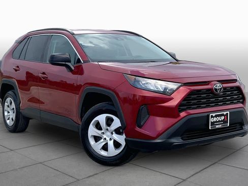 Used 2021 Toyota RAV4 LE FWD image 3