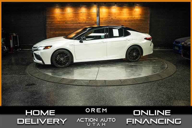 Used 2021 Toyota Camry XSE w/ Navigation Upgrade Package FWD image 1