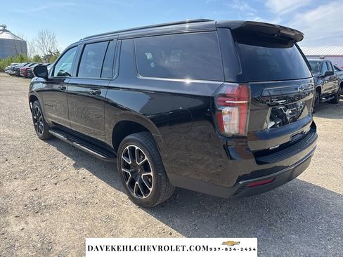 Used 2021 Chevrolet Suburban RST AWD/4WD image 3
