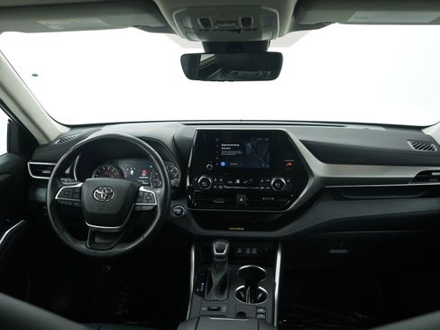 Used 2023 Toyota Highlander XLE image 14